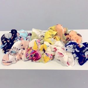FLORAL SCRUNCHIES